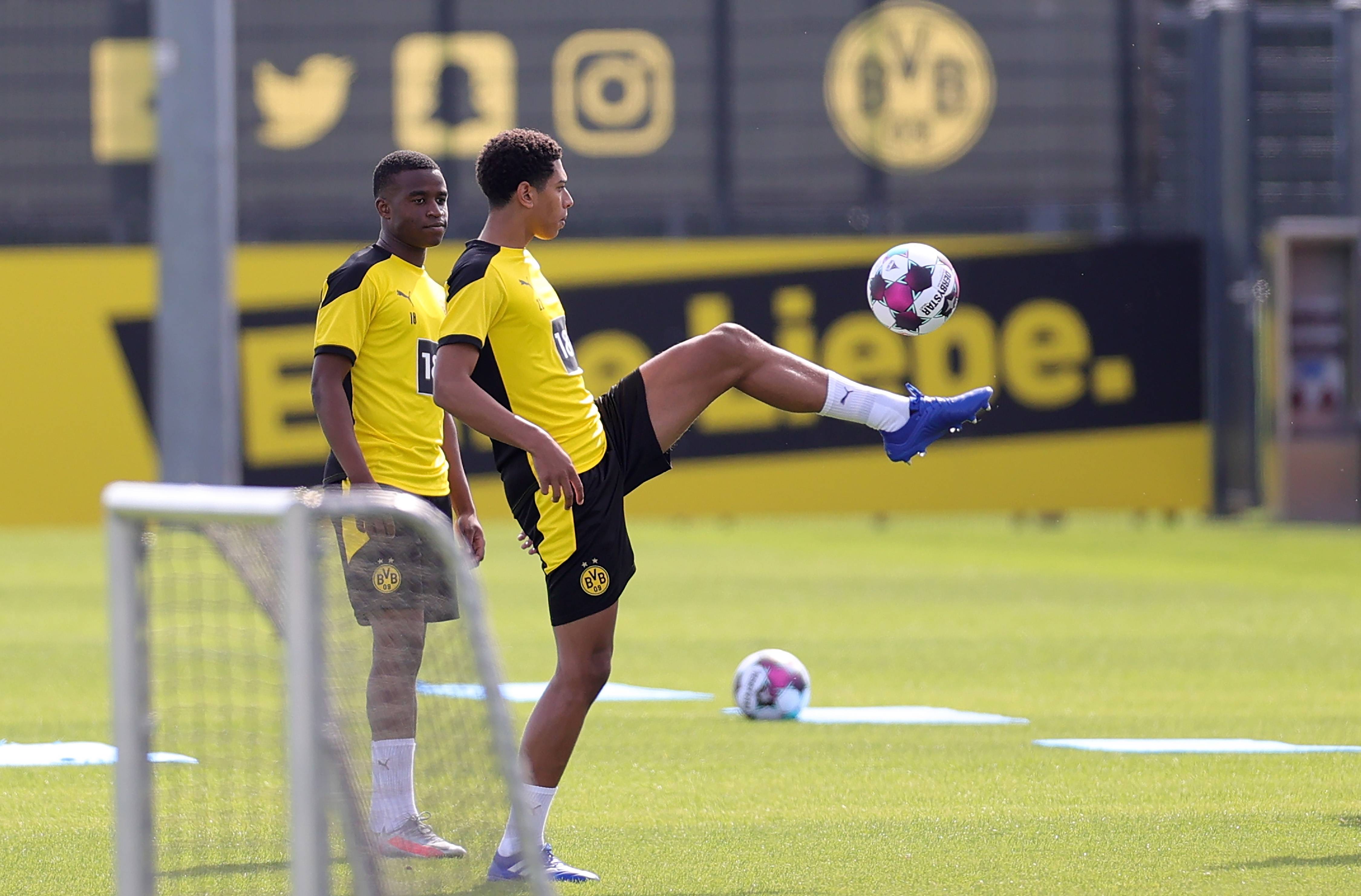 开云电竞平台-转会期多特蒙德备战国王杯；内部沟通细节曝光；震撼外界；心理建设被强调(国冠杯曼城对多特蒙德)